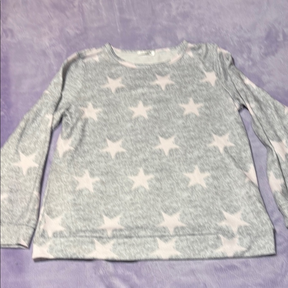 Gray and White Star Print Long Sleeve Tee